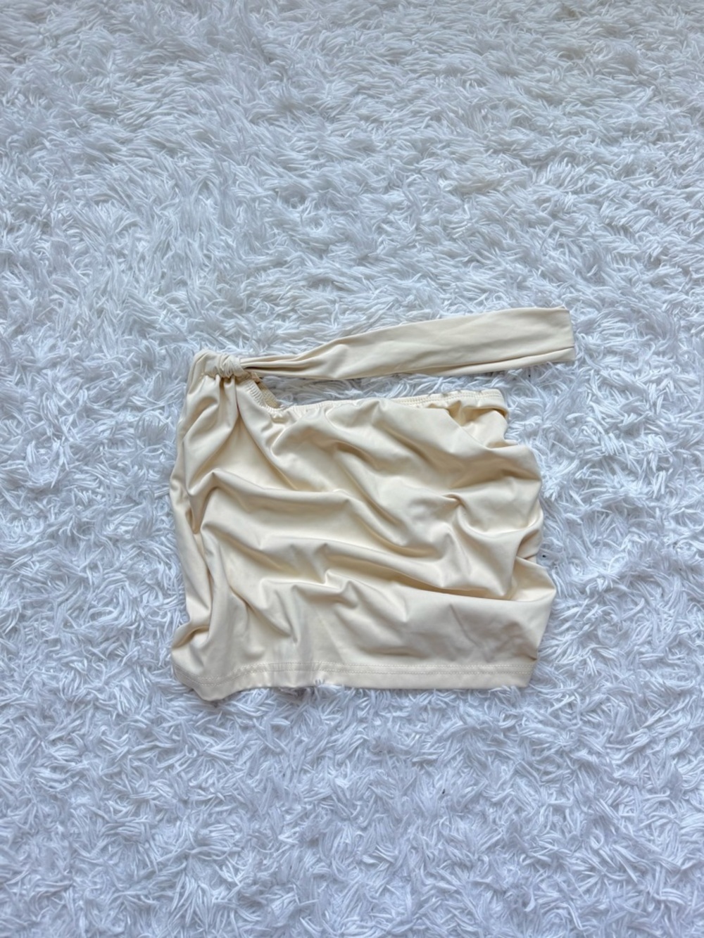 Missguided Cream One-Shoulder Cropped Top